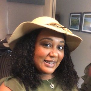 Meet your Posher, Chanelle